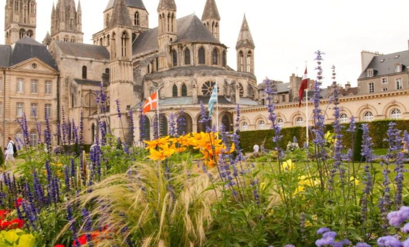 Église Saint-Étienne de Caen en Normandie avec son jardin