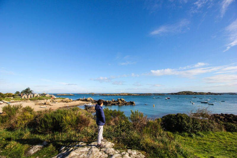 Paysage de plage et mer lors d’une balade aux îles Chausey