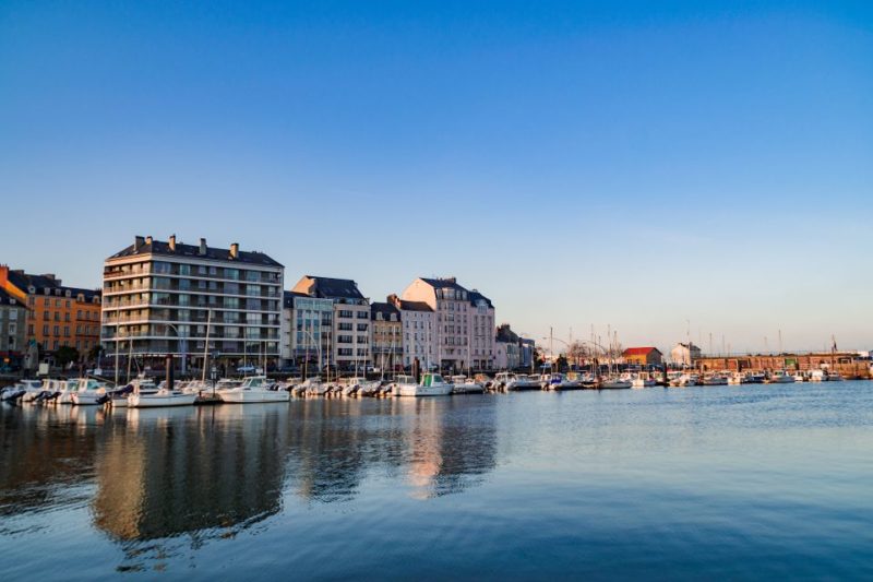 La ville de Cherbourg vue depuis le quai