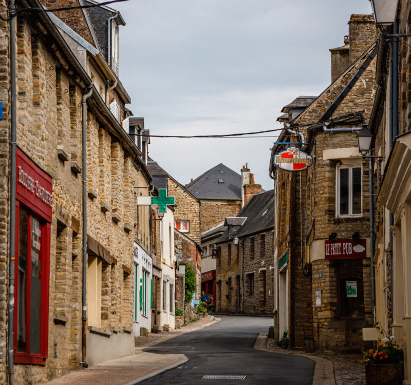 Rue du village de Clécy en Suisse Normande