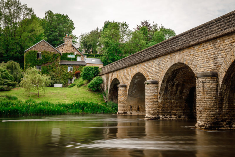 Pont de Clécy et son cours d'eau