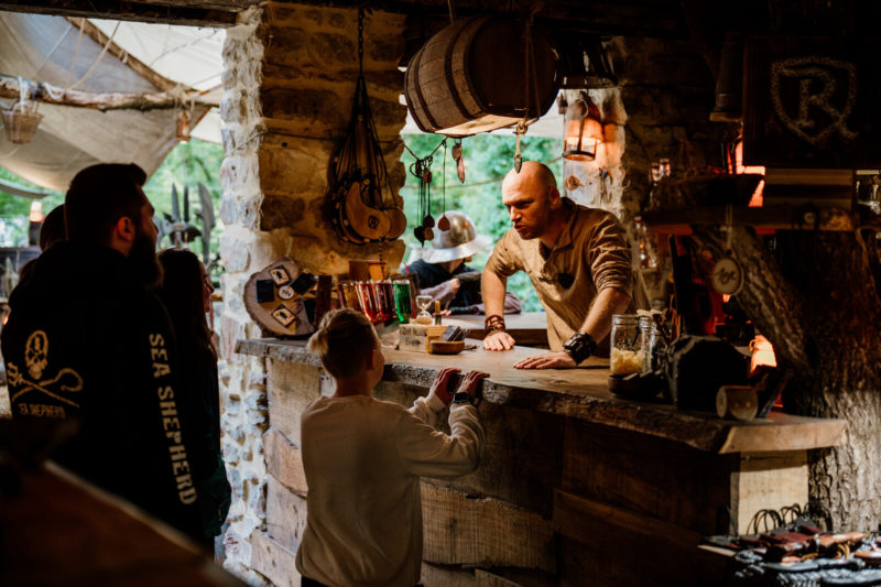 Immersion médiévale dans le parc RustiK - Atelier typique médiévale
