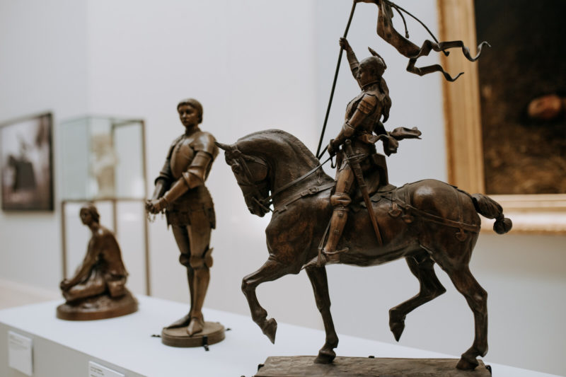 Sculpture en bronze de Jeanne d'Arc à cheval au Musée des Beaux Arts de Rouen. L'œuvre est de Emmanuel Fremiet