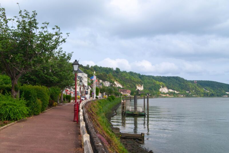 Bords de Seine à La Bouille, balade pittoresque lors d’un séjour en Normandie sur les chemins de l’impressionnisme